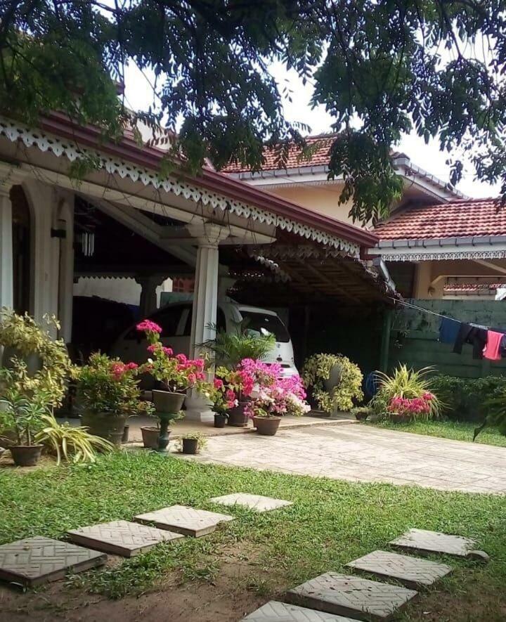 Ruslanka Homestay Ettukala Exteriör bild